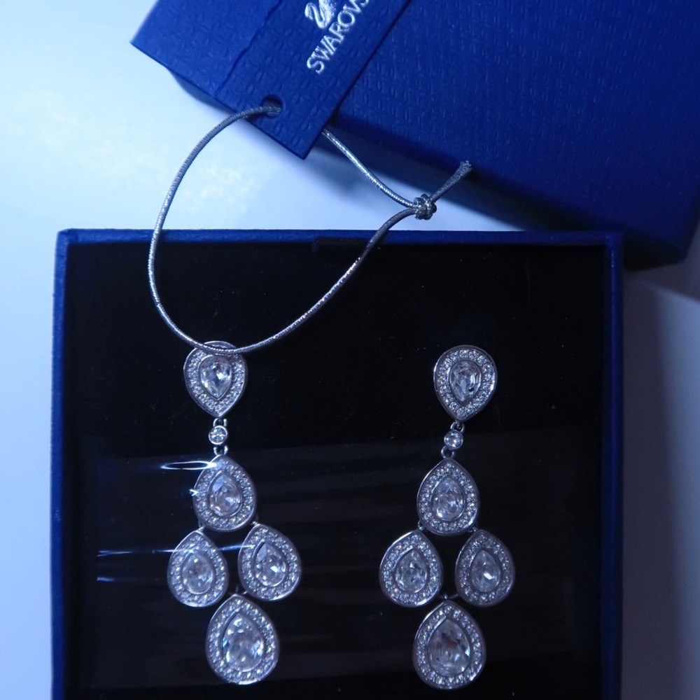 Beautiful Swarovski earrings - Picture 1 of 2
